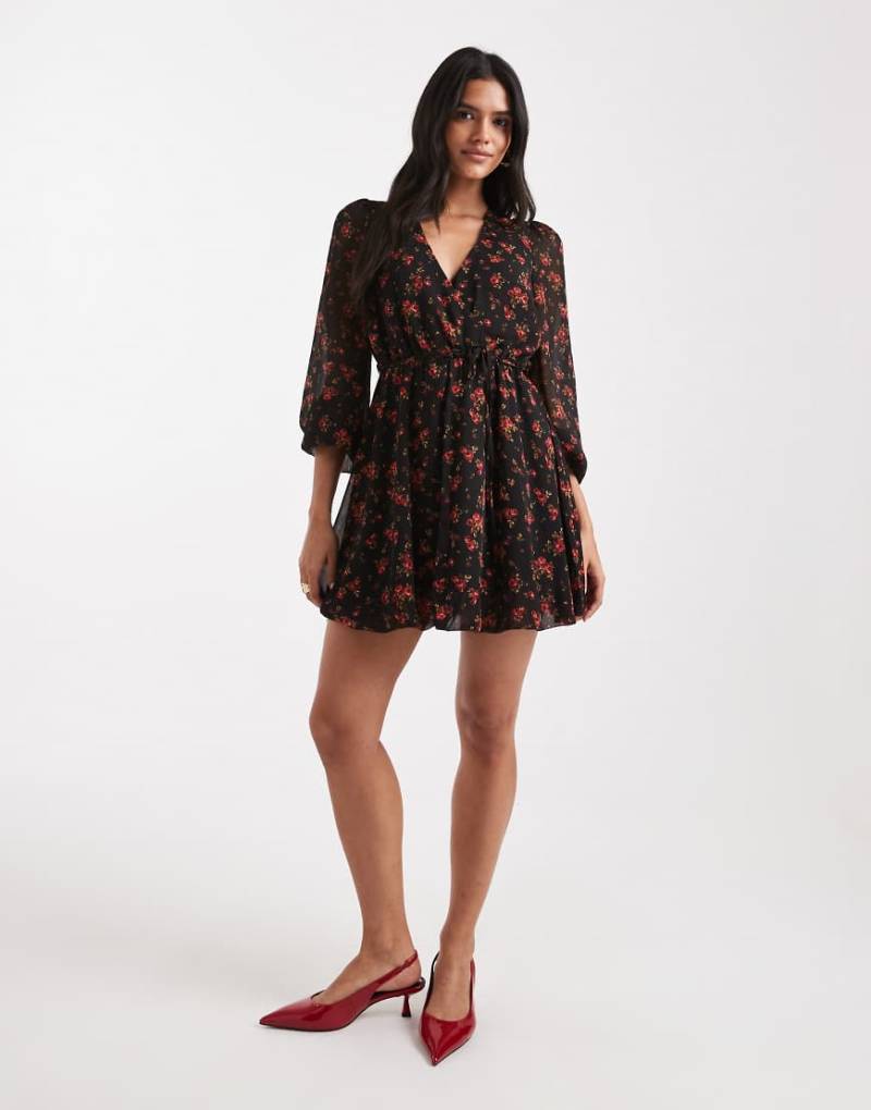 New Look - Minikleid aus geblümtem Chiffon in Schwarz mit Ballonsaum von New Look