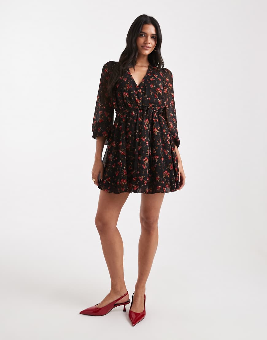 New Look - Minikleid aus geblümtem Chiffon in Schwarz mit Ballonsaum von New Look