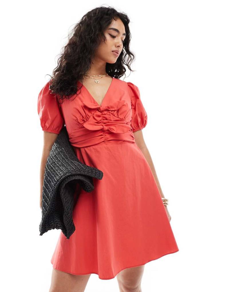 New Look - Minikleid in Rot mit doppelter Schleife von New Look