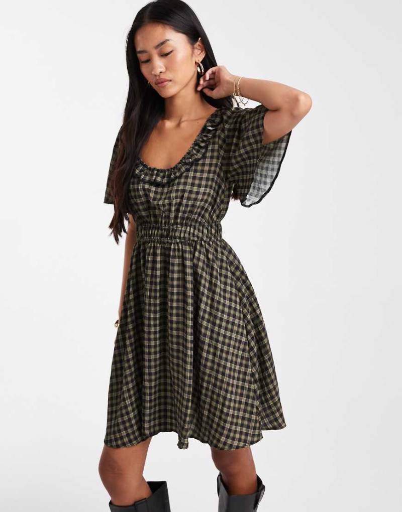 New Look - Minikleid in kariertem Grün mit U-Ausschnitt von New Look