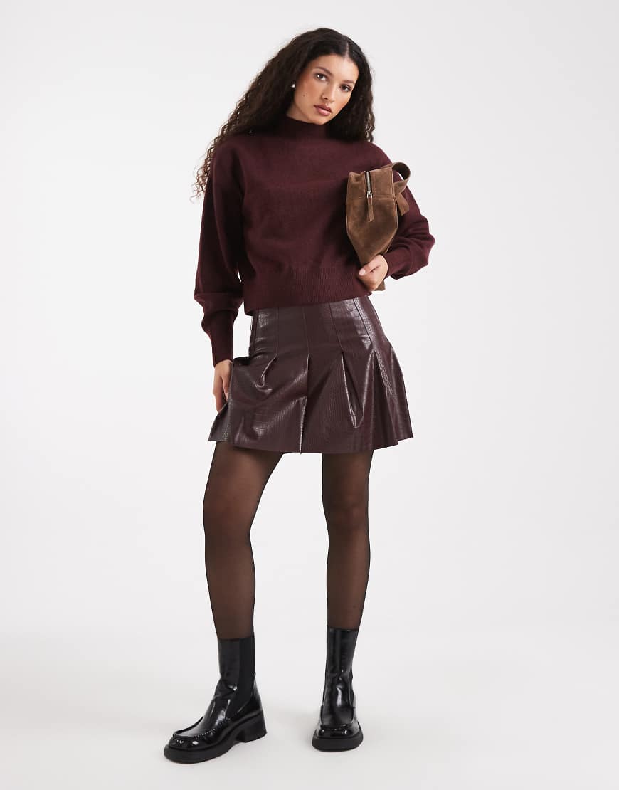 New Look - Minirock in Kroko-Burgunderrot mit Falten von New Look