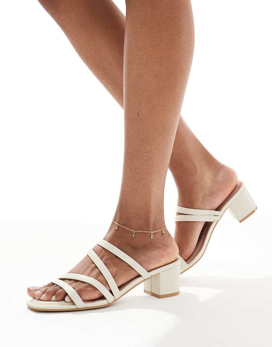 New Look - Mules in Wollweiß mit mehreren Riemen und Absatz von New Look