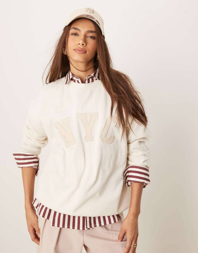 New Look - NY - Oversize-Sweatshirt in Weiß mit Logo von New Look