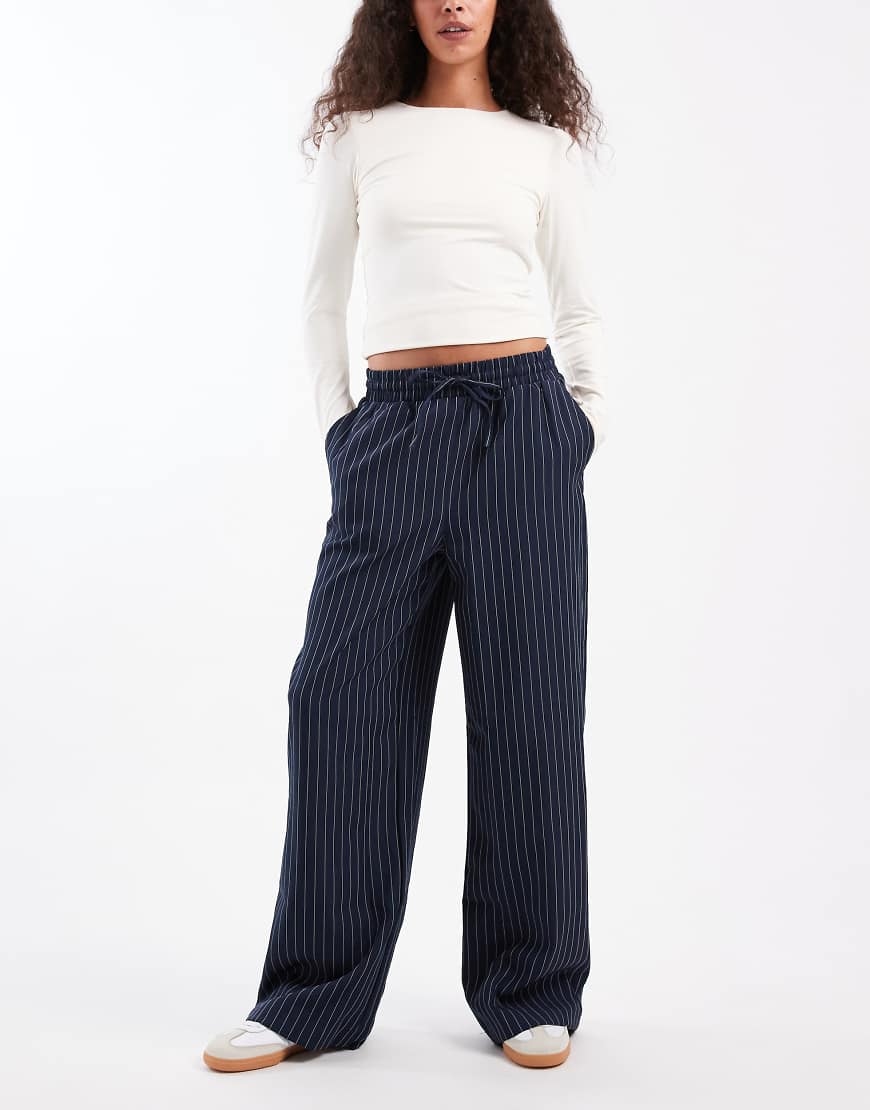 New Look - Nadelstreifen-Hose in Blau mit weitem Schnitt von New Look