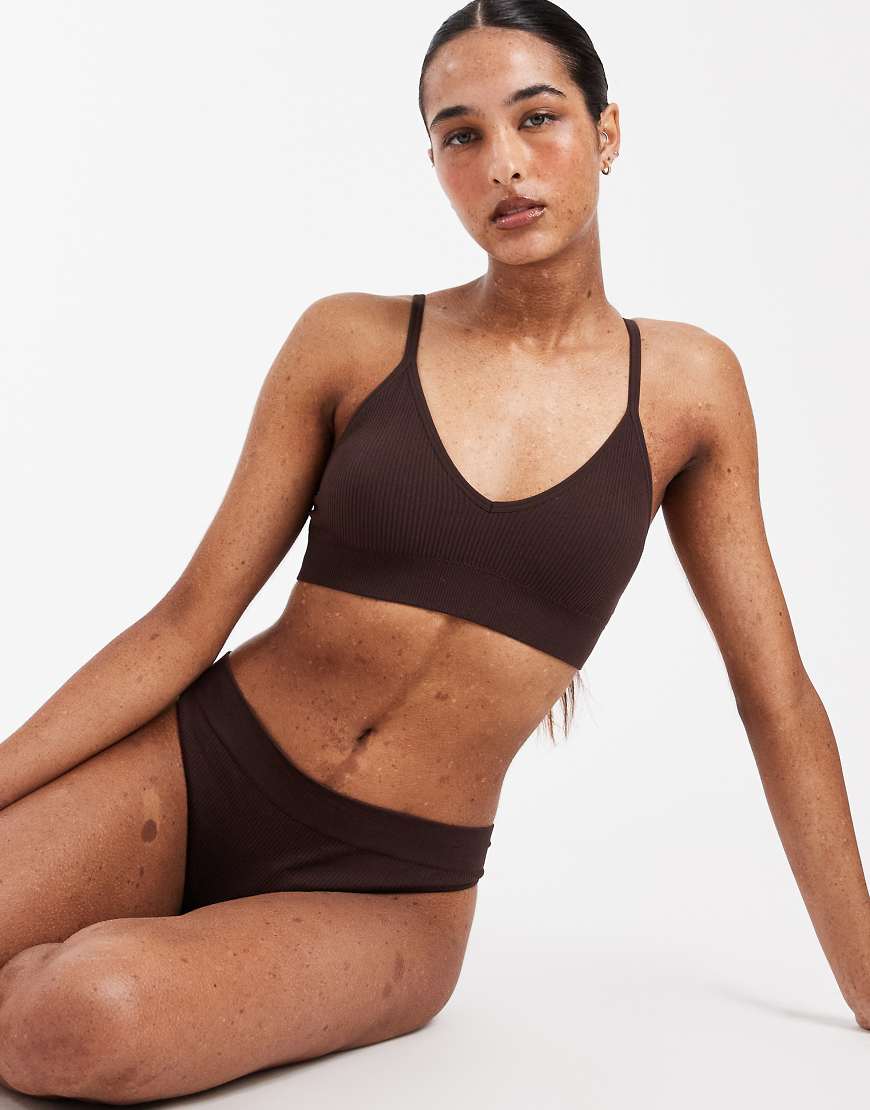New Look - Nahtloser BH in Braun mit U-Ausschnitt-Brown von New Look