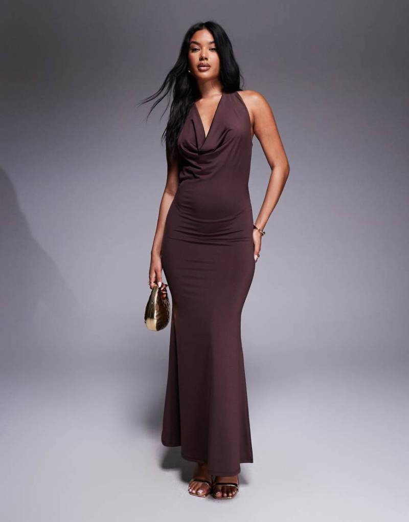 New Look - Neckholder-Maxikleid in Braun mit Wasserfallausschnitt von New Look