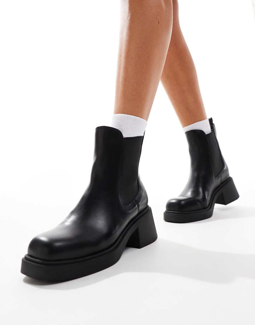 New Look - Niedrige Ankle-Boots in Schwarz mit eckiger Zehenpartie von New Look
