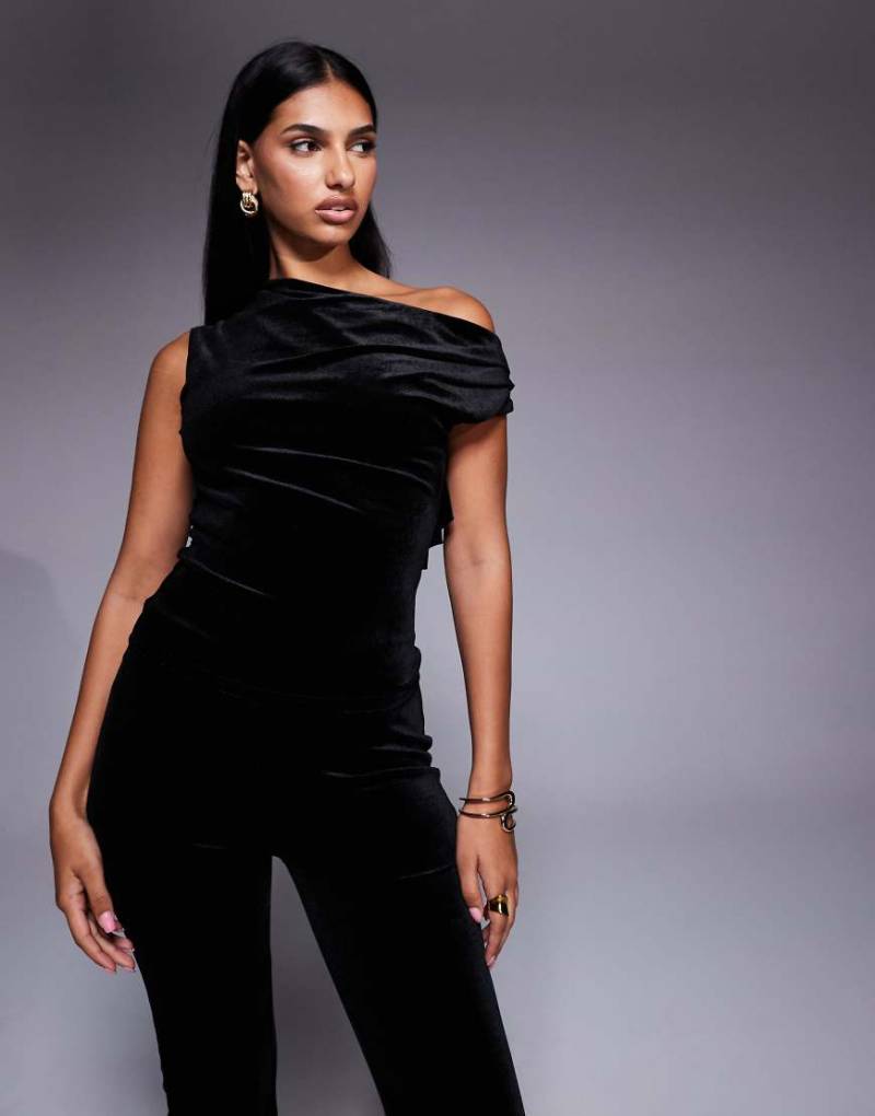 New Look - Oberteil aus Samt in Schwarz mit abfallender Schulterpartie, Kombiteil von New Look