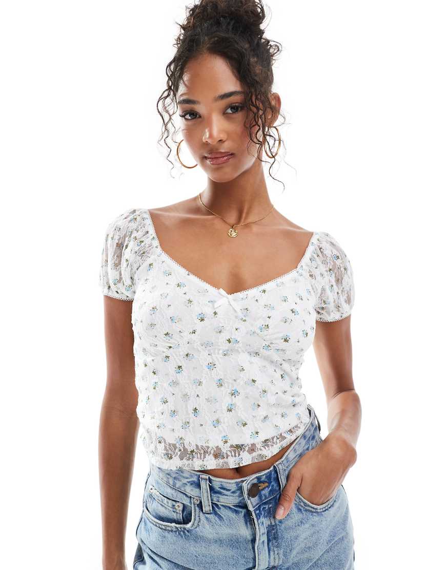 New Look - Oberteil in Weiß mit Blumenmuster und V-Ausschnitt von New Look