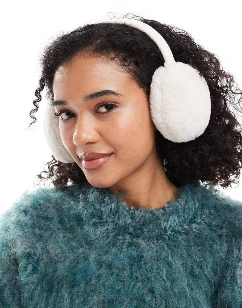 New Look - Ohrschützer aus Kunstpelz in Creme-Weiß von New Look