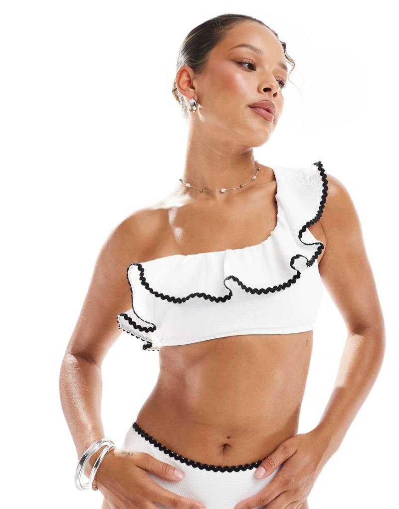 New Look - One-Shoulder-Bikinioberteil in Weiß mit Languettenstich von New Look