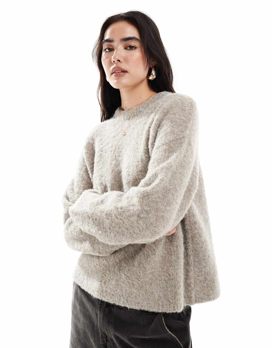 New Look - Oversize-Pullover aus grob gestricktem Bouclé in Nerzbeige-Neutral von New Look