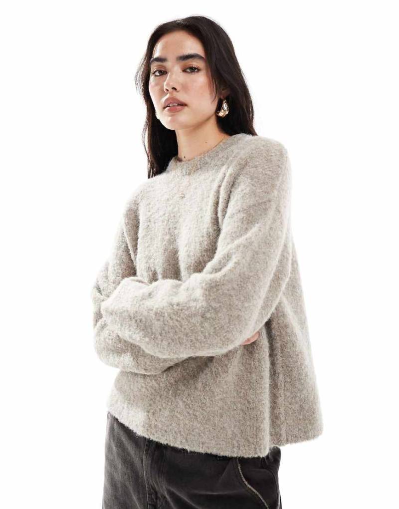 New Look - Oversize-Pullover aus grob gestricktem Bouclé in Nerzbeige-Neutral von New Look