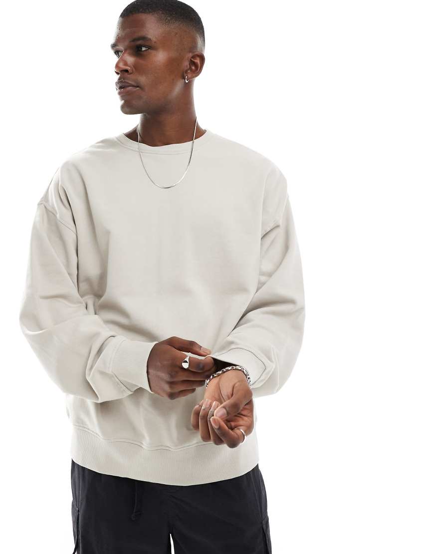 New Look - Oversize-Sweatshirt in Stein-Neutral New Look - Oversize-Sweatshirt in Stein-Neutral von New Look
