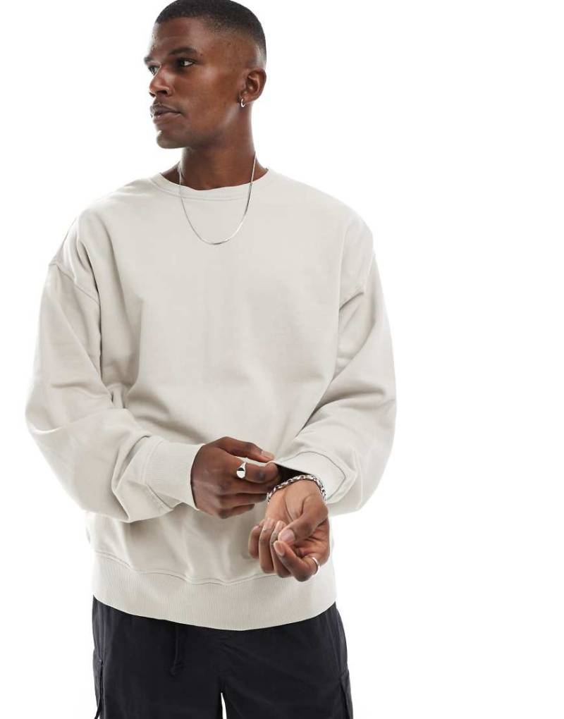 New Look - Oversize-Sweatshirt in Stein-Neutral von New Look