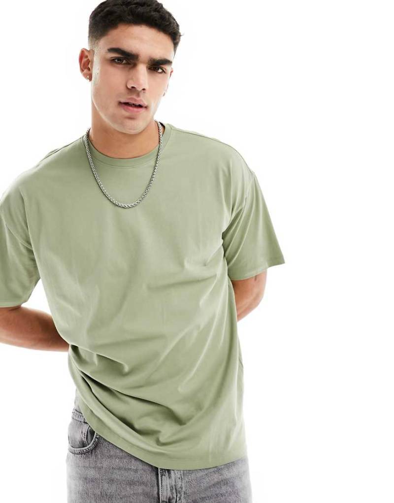 New Look - Oversize-T-Shirt in hellem Khaki-Grün von New Look