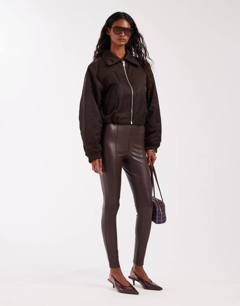 New Look - PU-Leggings in Dunkelbraun-Brown von New Look