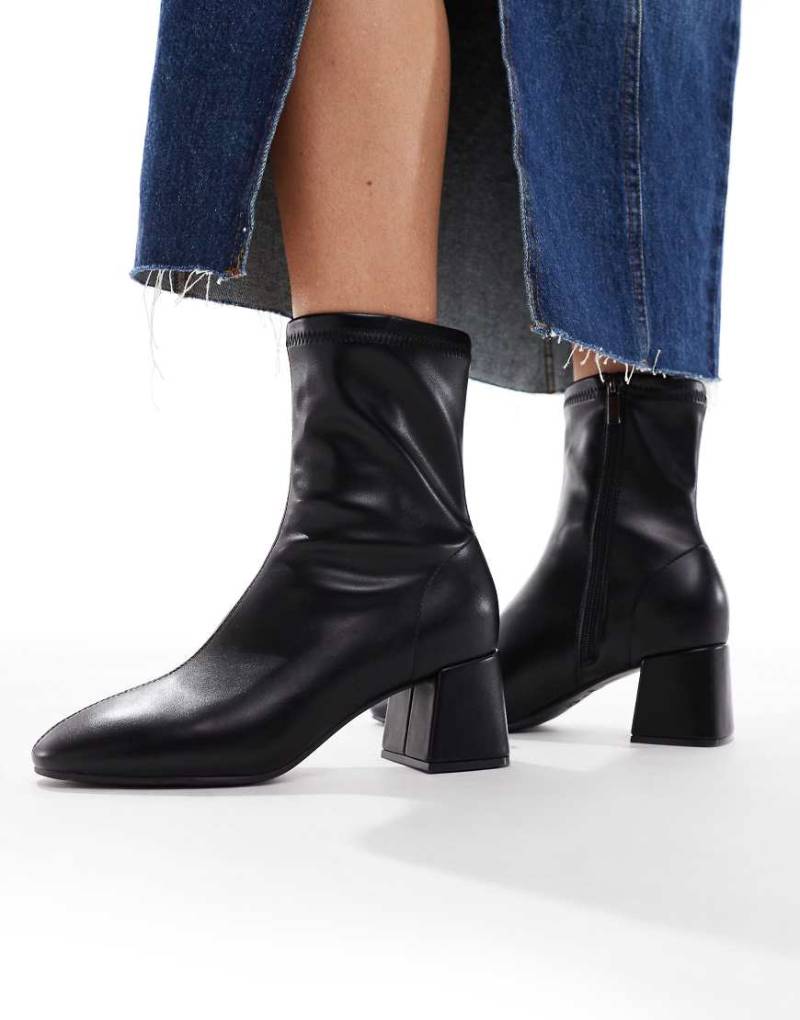New Look - PU-Sockenstiefel mit Absatz in Schwarz von New Look