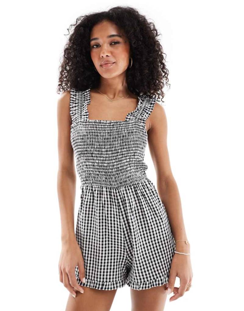 New Look - Playsuit in Schwarz mit Vichy-Karo und Riemchenträgern von New Look