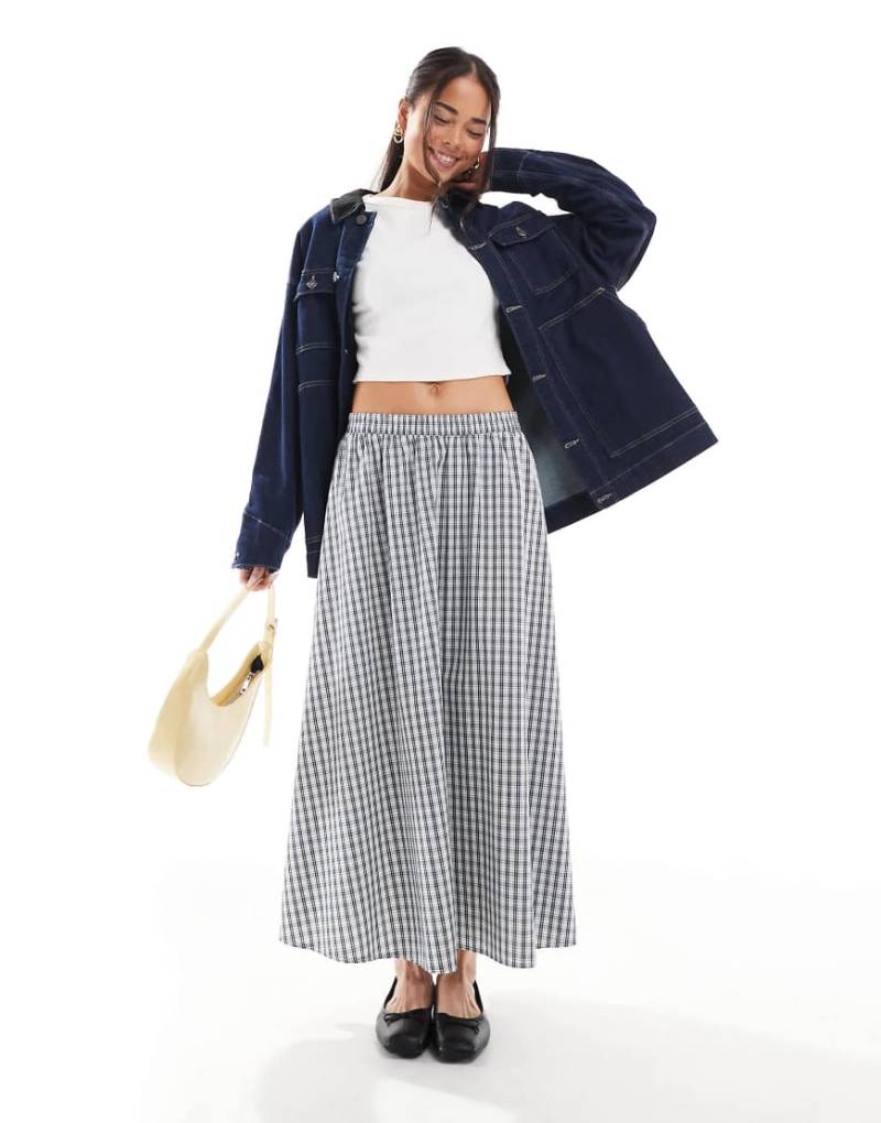 New Look - Plissierter Midirock in Blau mit Vichy-Karos von New Look