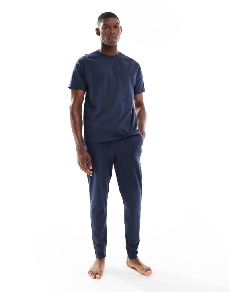 New Look - Pyjama-Set in Marineblau mit T-Shirt und Jogginghose von New Look