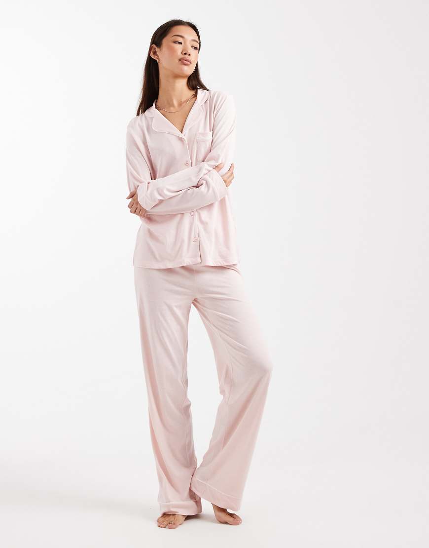 New Look - Pyjama in Hellrosa mit Reverskragen New Look - Pyjama in Hellrosa mit Reverskragen von New Look