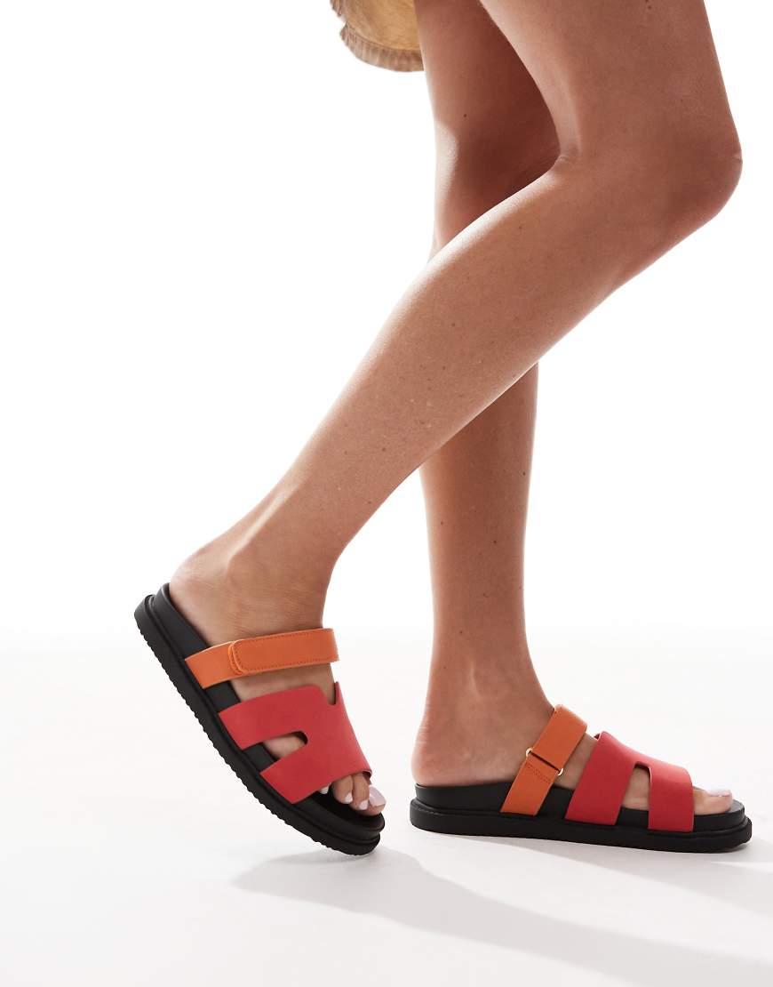 New Look - Riemensandalen in Rot mit Klettverschluss und Cut-out-Detail von New Look