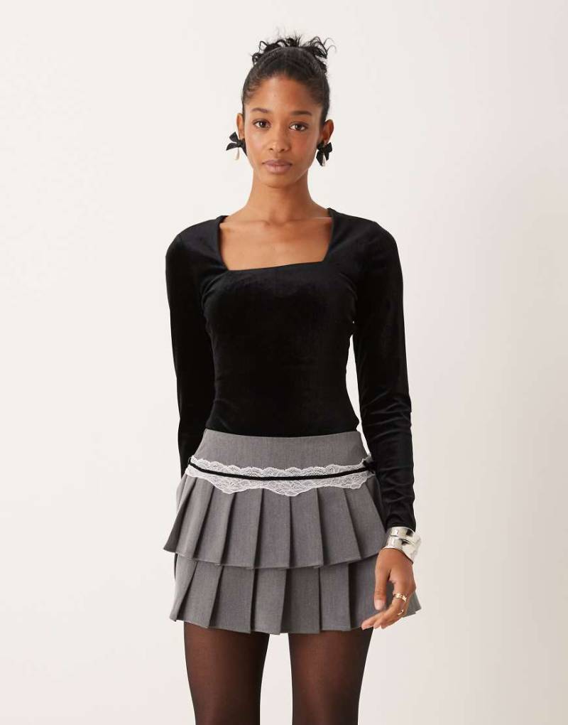 New Look - Samt-Body in Schwarz mit eckigem Ausschnitt von New Look