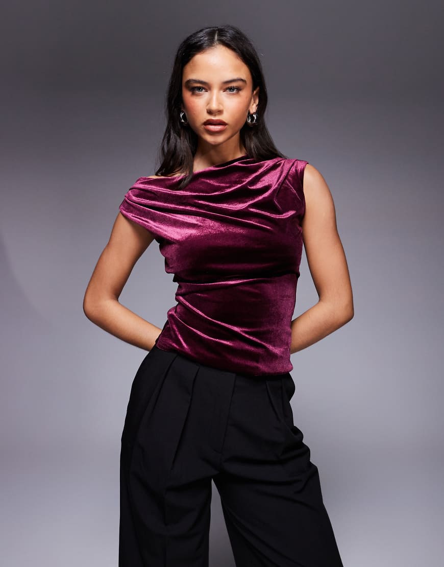 New Look - Samtoberteil in Burgunderrot mit abfallender Schulterpartie von New Look