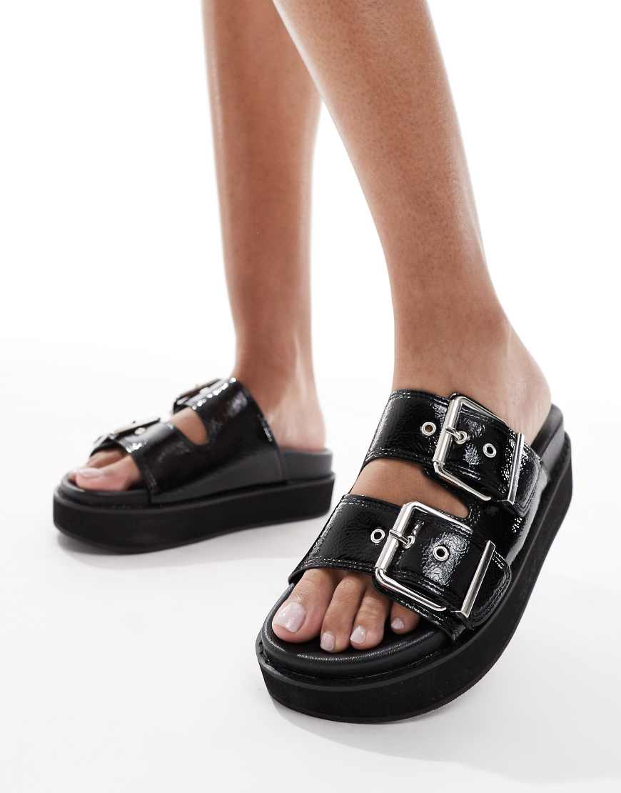 New Look - Sandalen aus schwarzem Kunstleder mit flacher Plateausohle und Doppelriemen von New Look