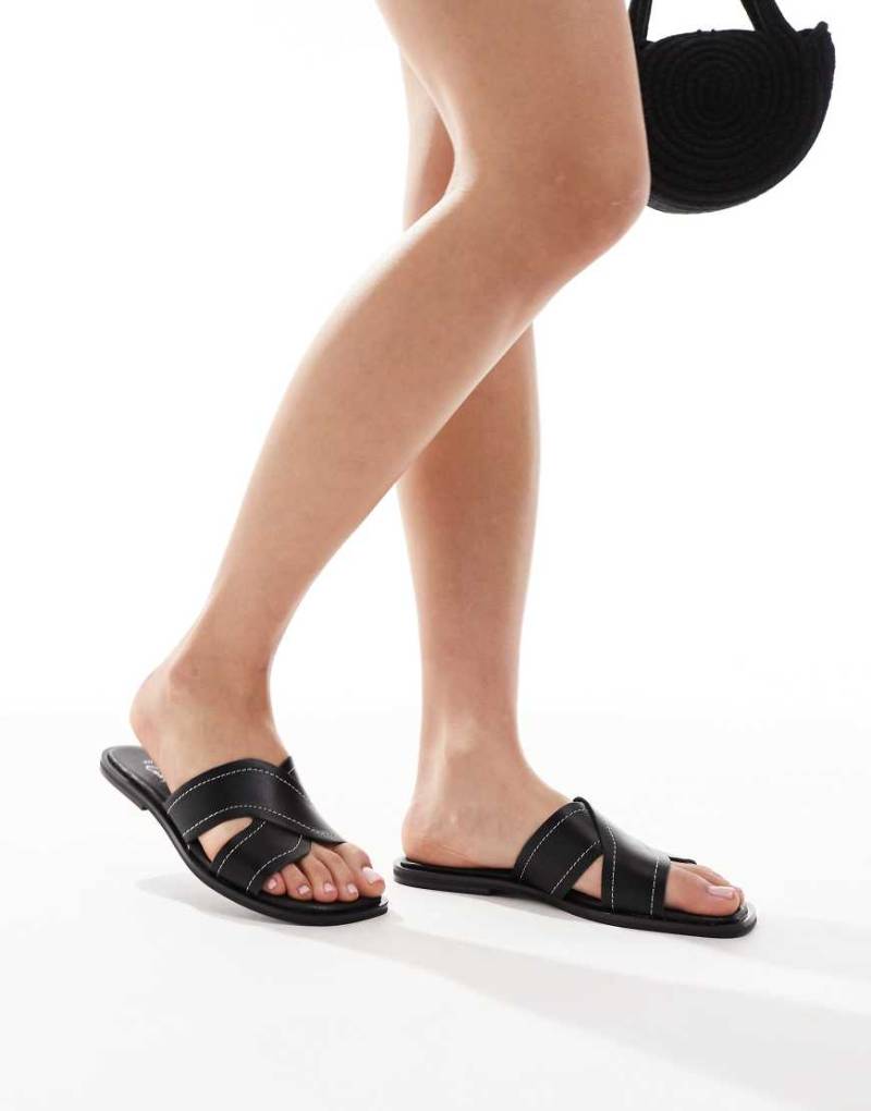New Look - Sandalen in Schwarz mit überkreuzten Riemen von New Look
