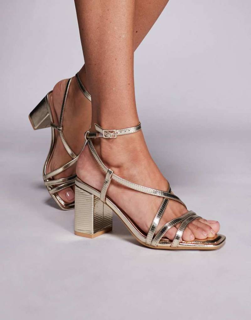 New Look - Sandaletten in Gold mit mehreren Riemchen und Blockabsatz-Goldfarben von New Look