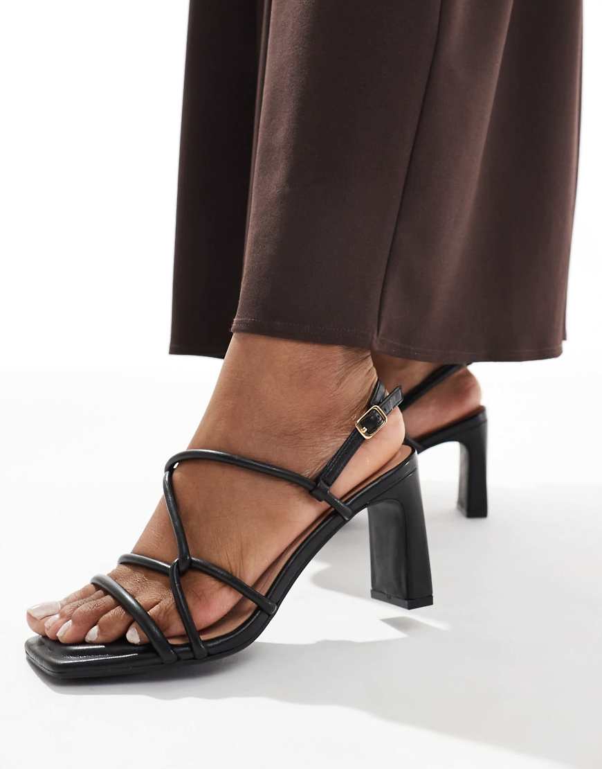 New Look - Sandaletten in Schwarz mit verdrehtem Knotendesign und Blockabsatz von New Look