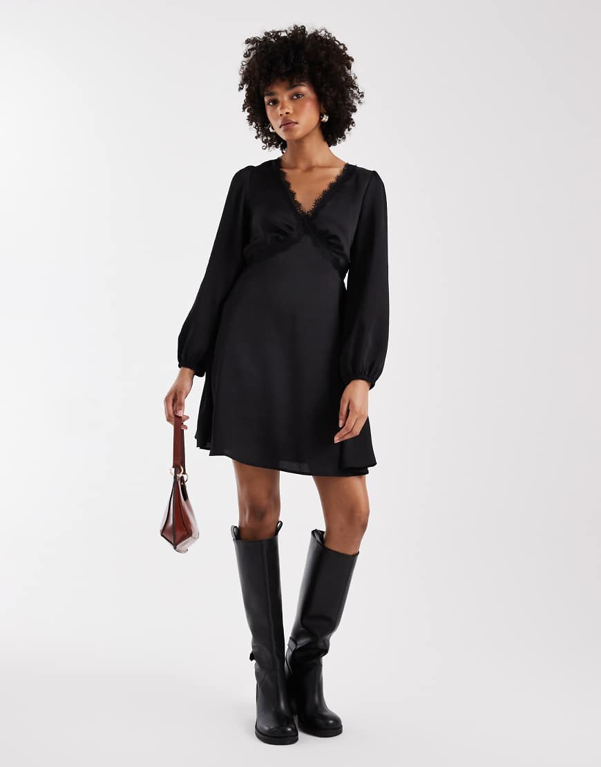 New Look - Satin-Minikleid in Schwarz mit Spitzenborte von New Look