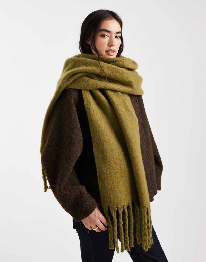 New Look - Schal aus schwerem Stoff in Khaki-Grün von New Look