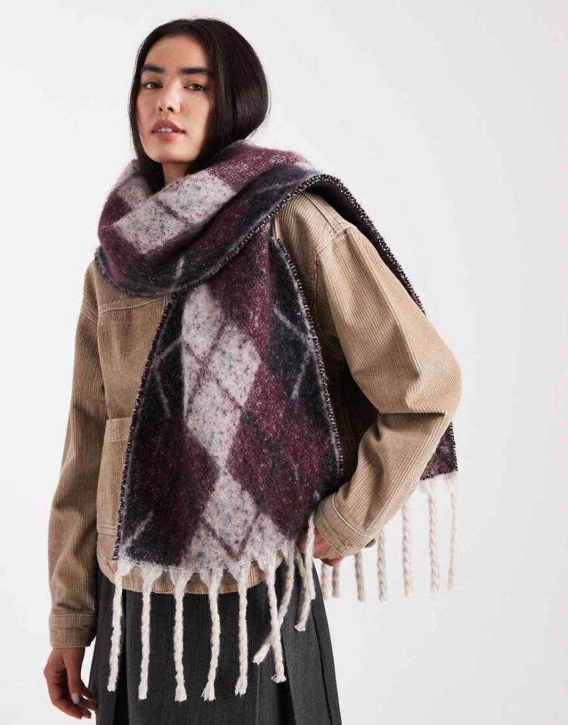 New Look - Schal in Burgunderrot mit Rautenmuster von New Look