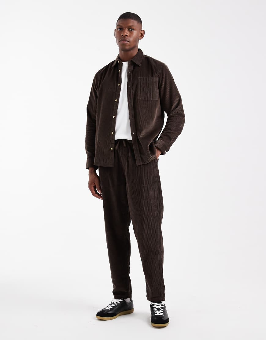 New Look - Schlupfhose aus Cord in Dunkelbraun, Kombiteil-Brown von New Look