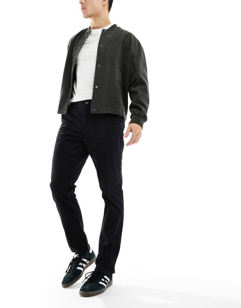New Look - Schmal geschnittene Chinohose in Schwarz von New Look