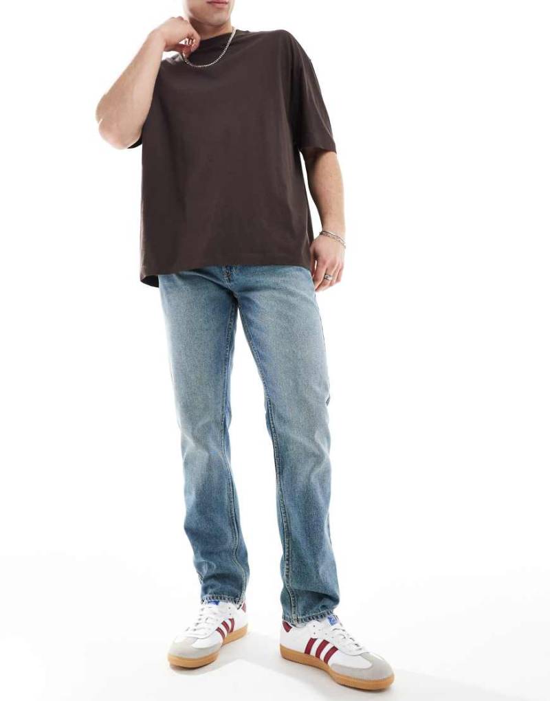 New Look - Jeans in verwaschenem Vintage-Blau mit schmalem Schnitt von New Look