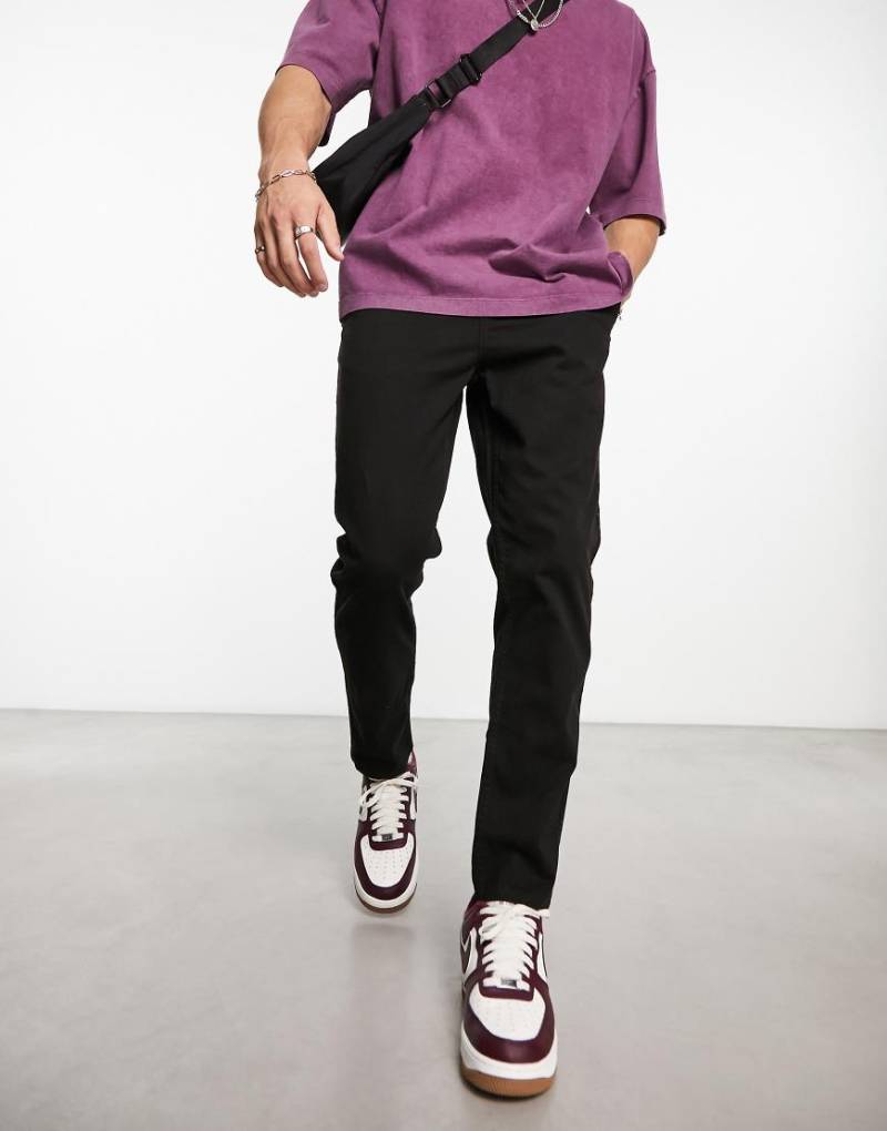 New Look - Schmal zulaufende Chinohose in Schwarz von New Look