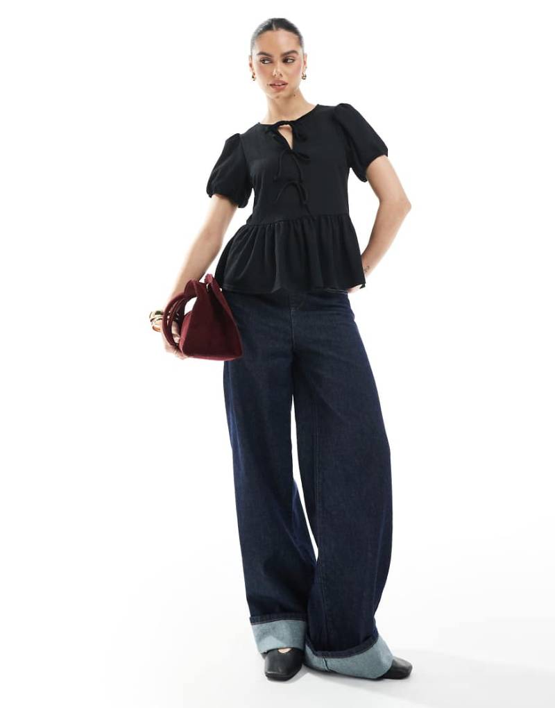 New Look - Schößchenoberteil in Schwarz mit Bindebändern vorn von New Look