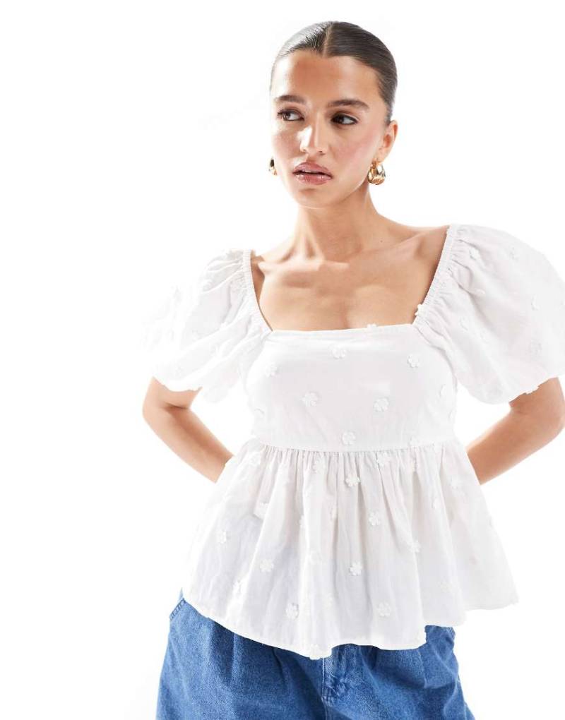 New Look - Schößchenoberteil in Weiß mit Puffärmeln und Gänseblümchenstickerei von New Look