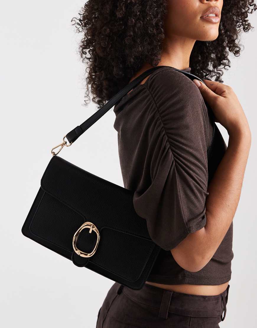 New Look - Schwarze Schultertasche mit Schnallendetail von New Look