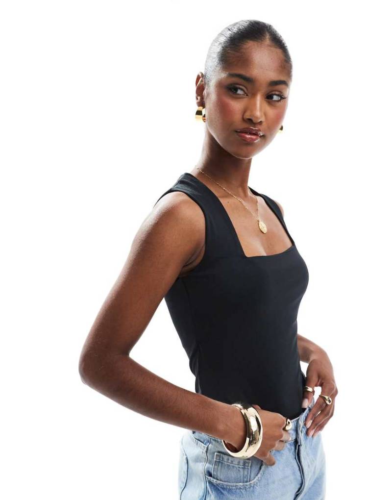 New Look - Schwarzer Bodysuit mit eckigem Ausschnitt von New Look