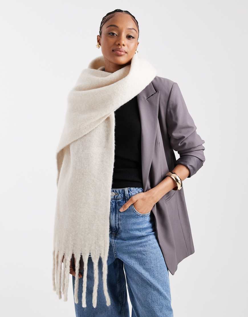 New Look - Schwerer Schal in Creme-Weiß von New Look