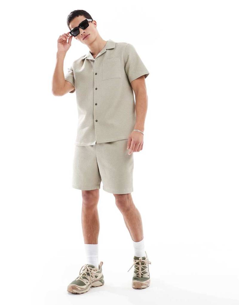New Look - Shorts in Steinbeige mit Waffelstruktur, Kombiteil-Braun von New Look
