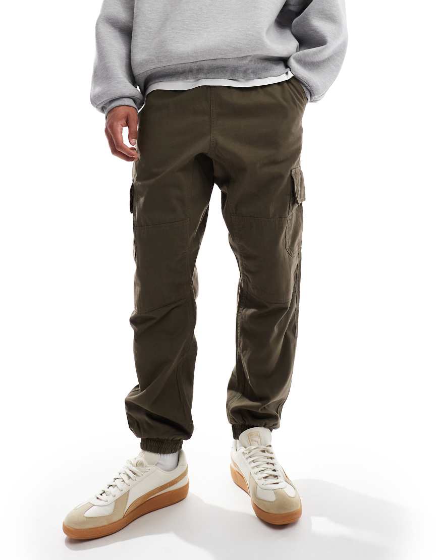 New Look - Slim Fit Cargohose in dunklem Khaki mit Bündchen-Grün New Look - Slim Fit Cargohose in dunklem Khaki mit Bündchen-Grün von New Look