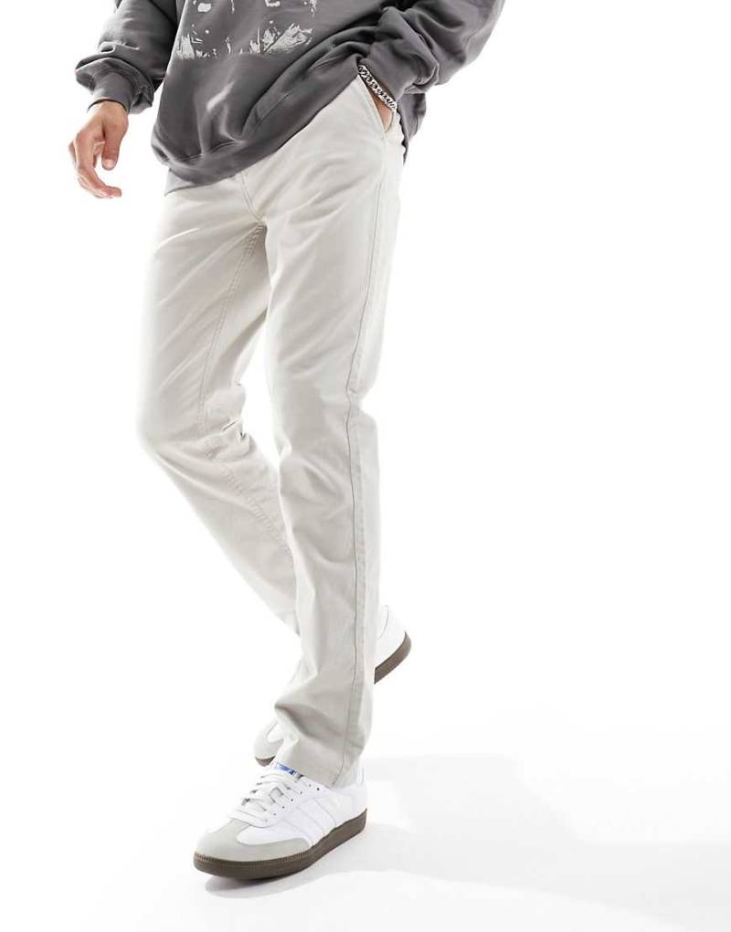 New Look - Slim Fit Chinohose in Steingrau-Neutral von New Look