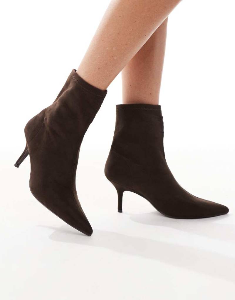 New Look - Sockenstiefel in Mittelbraun mit Stiletto-Absatz-Brown New Look - Sockenstiefel in Mittelbraun mit Stiletto-Absatz-Brown von New Look