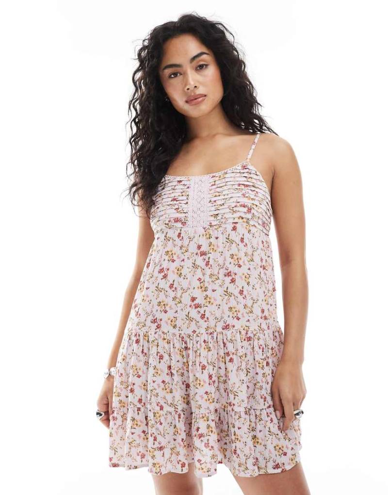 New Look - Sommerkleid in Weiß geblümt mit Biesen von New Look